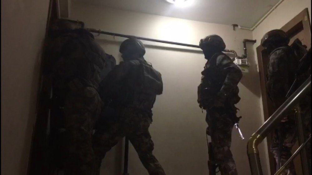 Özel harekat polisiyle şafak operasyonu