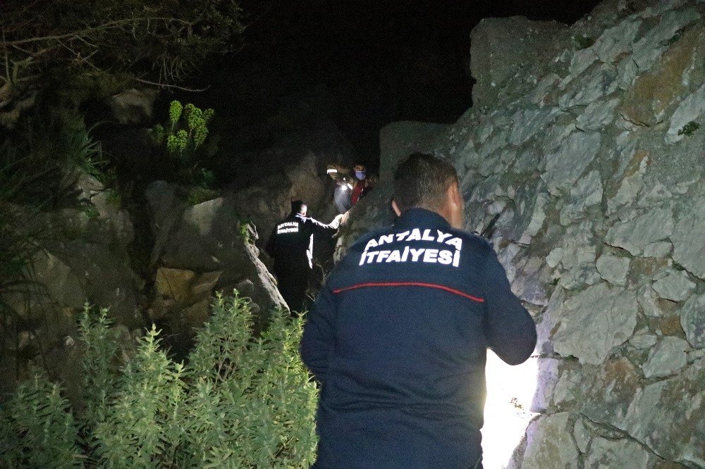 Ali’den geriye bir gün önce ağabeyleriyle çekilen fotoğrafı kaldı