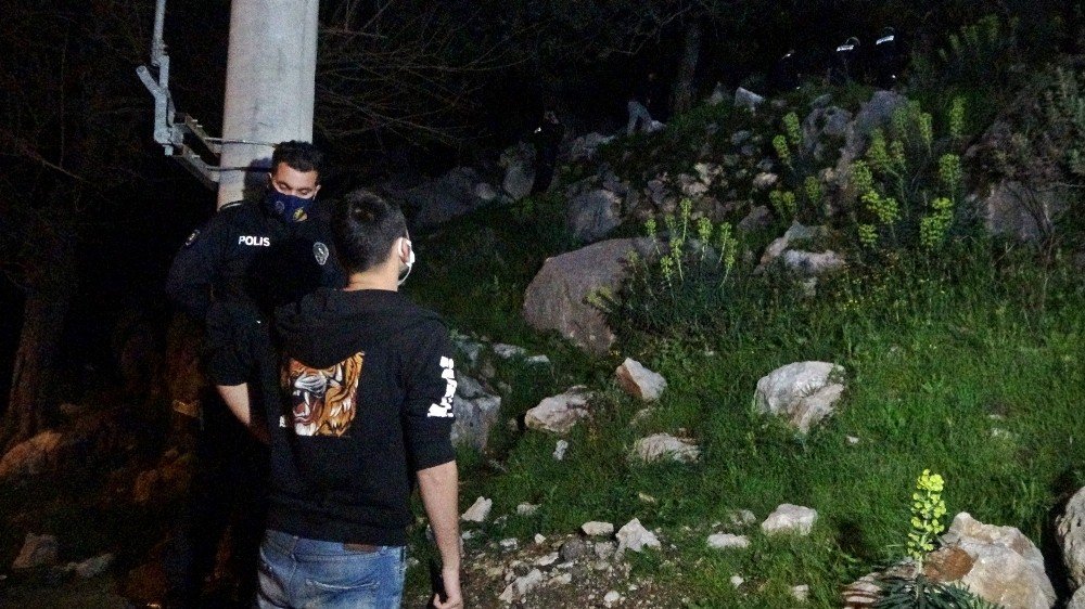 Ali’den geriye bir gün önce ağabeyleriyle çekilen fotoğrafı kaldı