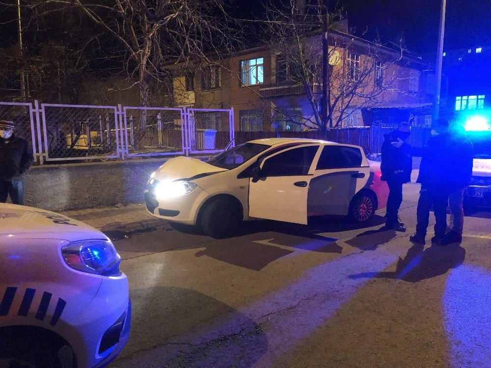 'Dur' ihtarına uymayan sürücü kaza yapınca yakalandı! Otomobil çalıntı çıktı