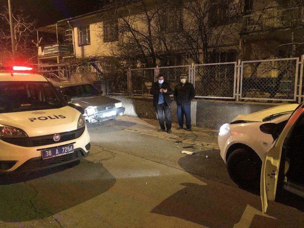 'Dur' ihtarına uymayan sürücü kaza yapınca yakalandı! Otomobil çalıntı çıktı
