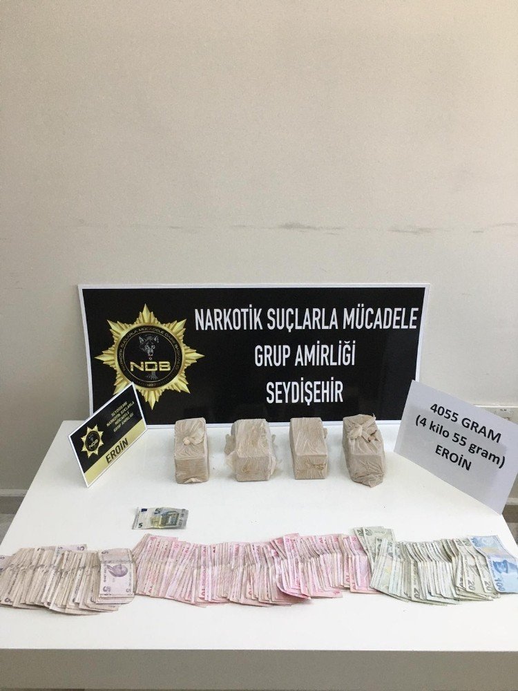 Konya’da aranan araçtan 4 kilo eroin ve yakalama kararı olan şahıs çıktı!