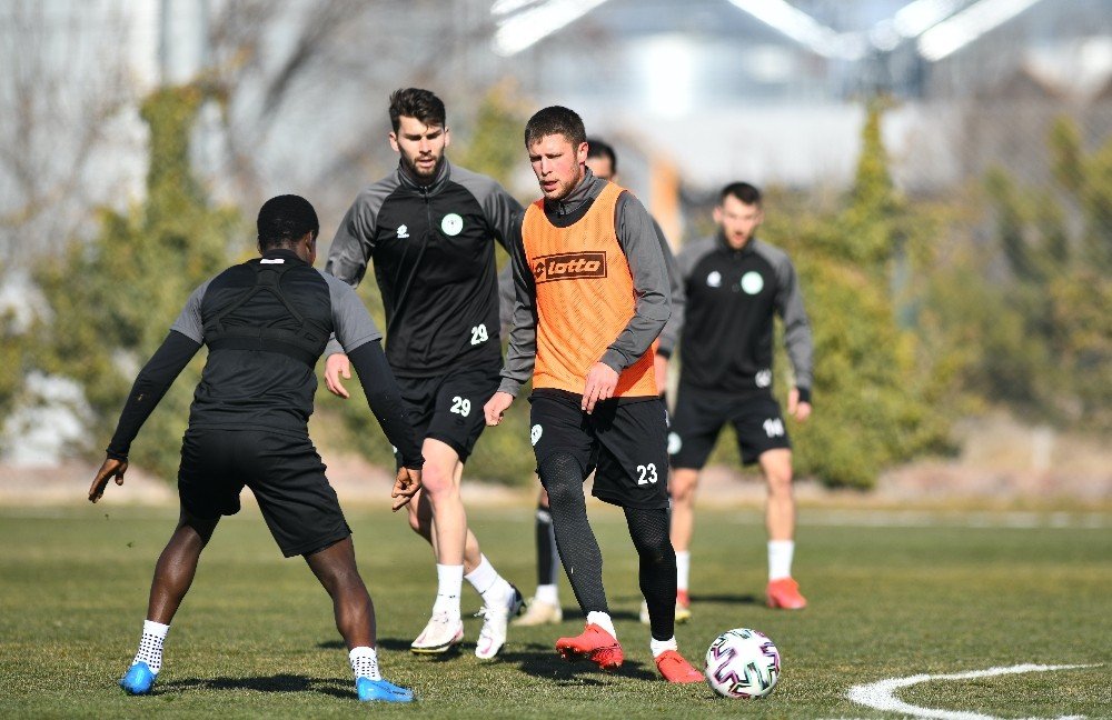 Konyaspor Fenerbahçe maçına hazırlanıyor