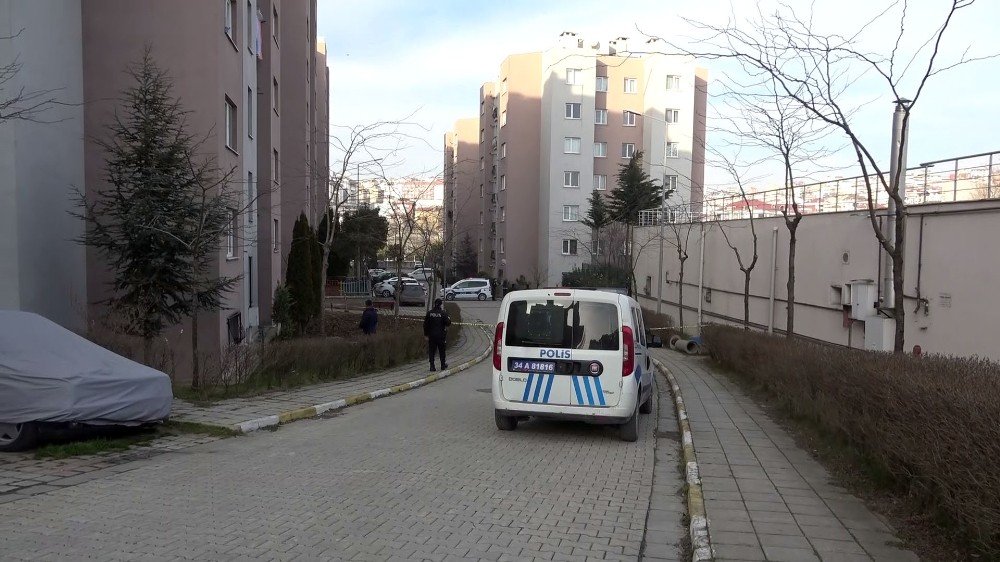 Uzaklaştırma kararı olan öfkeli koca eşini ve kızını rehin aldı