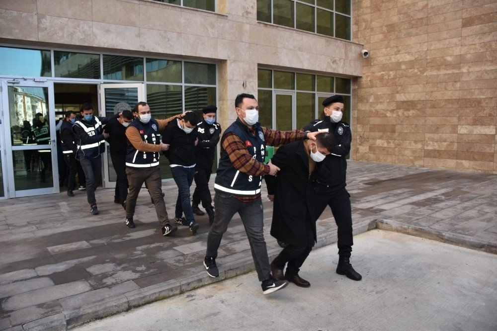 Antalya'da silahlı yaralama tehdit ve yağma suç çetesi çökertildi