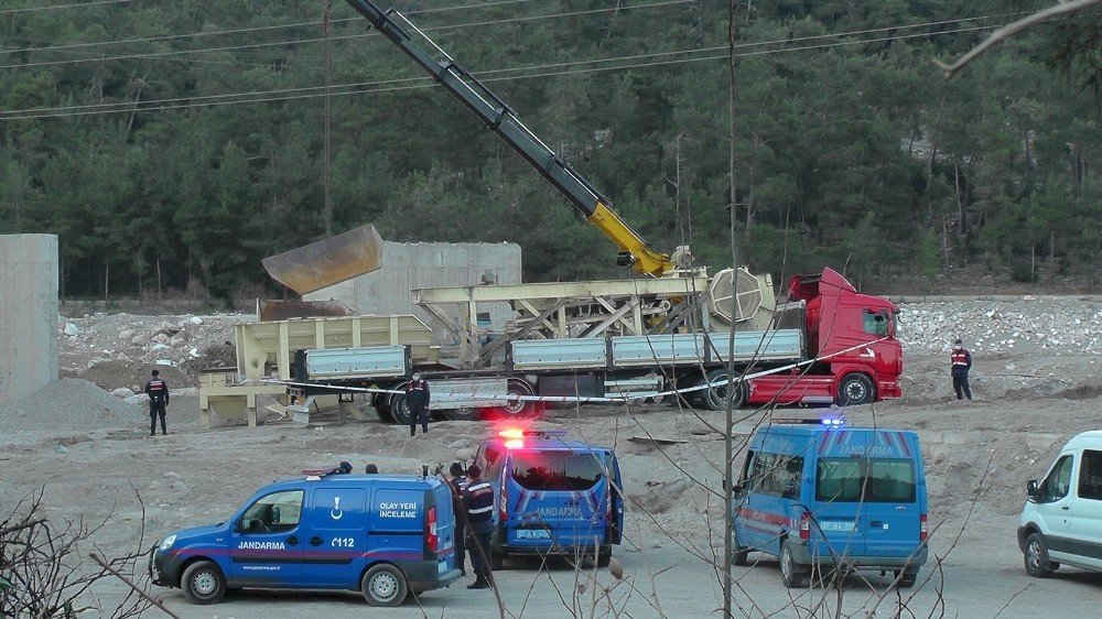 Eski kum ocağında çalışan vinç operatörü feci şekilde can verdi