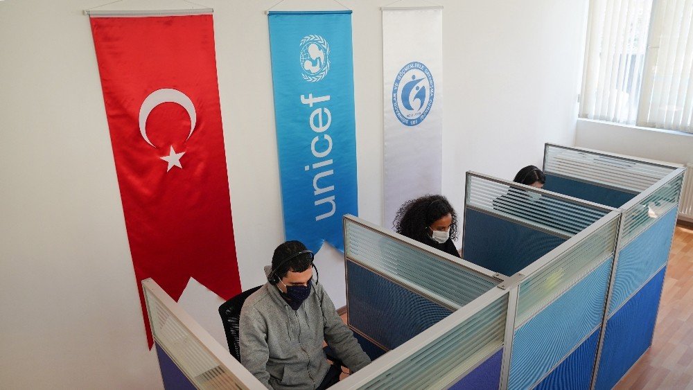 SGDD-ASAM'dan sığınmacılar için 5 farklı dilde danışmanlık hattı