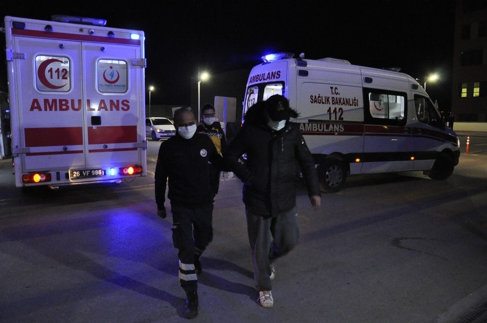 Dağlık arazide mahsur kalan 4 kişi helikopter destekli operasyonla kurtarıldı