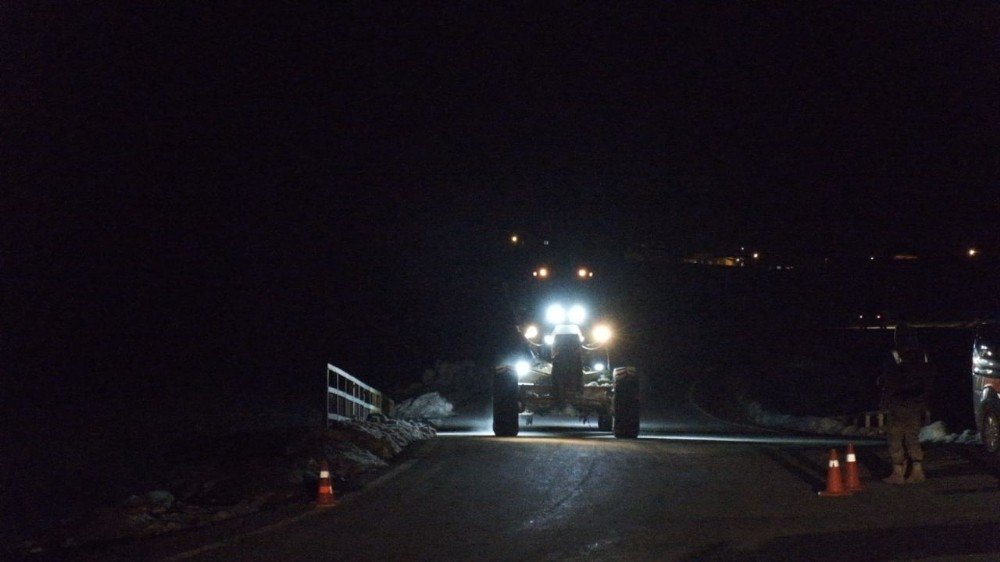 Tatvan'daki helikopterin enkaz kaldırma çalışmaları tamamlandı