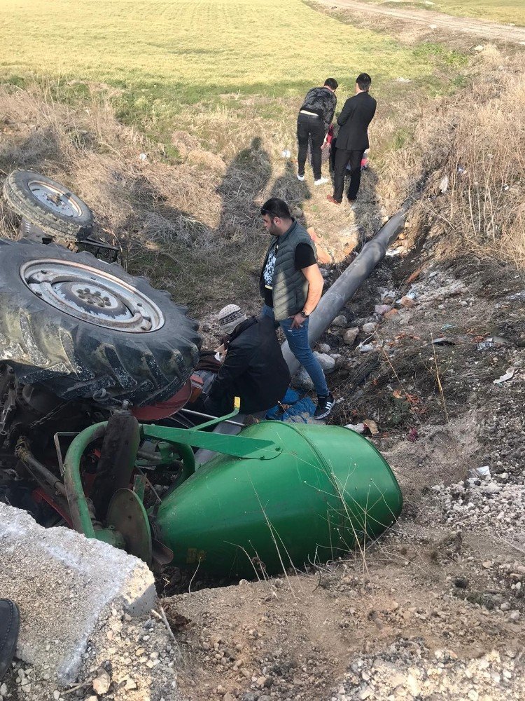 Kızılören'de traktörüyle kaza yaptı! Yoldan geçen sağlık görevlileri hayatını kurtardı