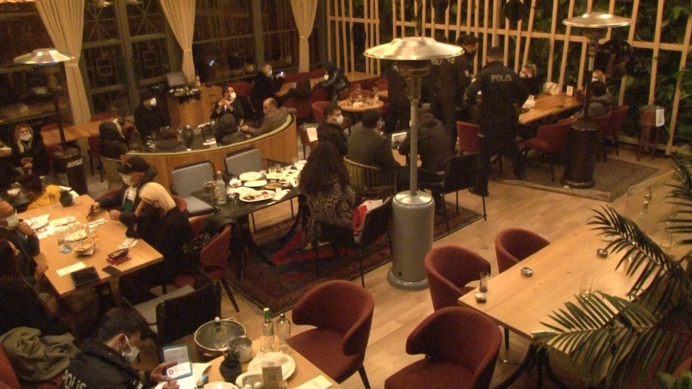 Ünlü restorana polis baskını! 100 kişiye ceza kesildi aralarında sanatçılar da var
