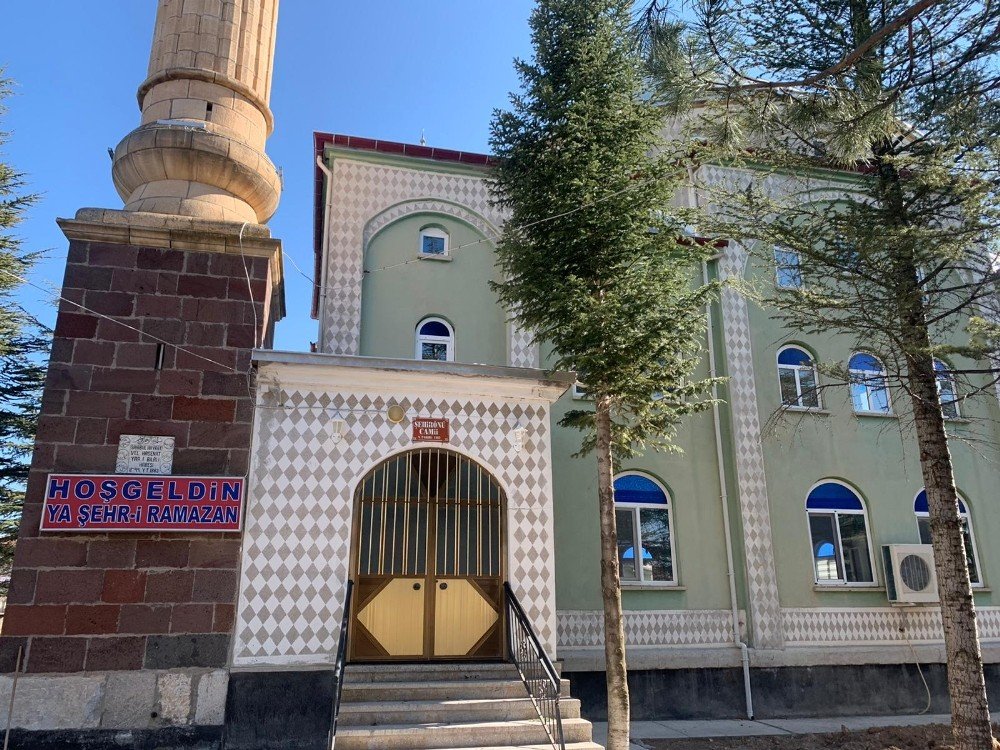 GES için cami bahçesindeki ağaçları bile kestiler! Vatandaş isyan etti