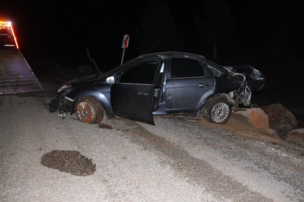 Konya'da telefon çekmeyen alanda şarampole yuvarlanan 2 yaralıyı jandarma buldu