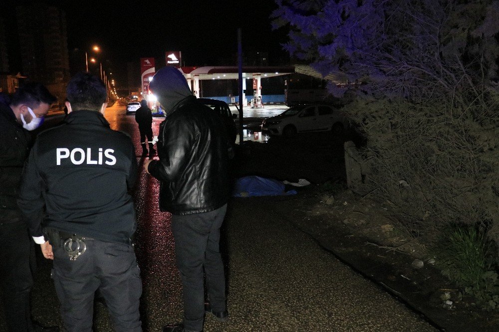 Öldürüp yol kenarına atmışlar!
