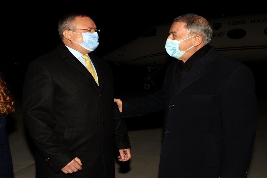 Bakan Akar Bükreş'e gitti