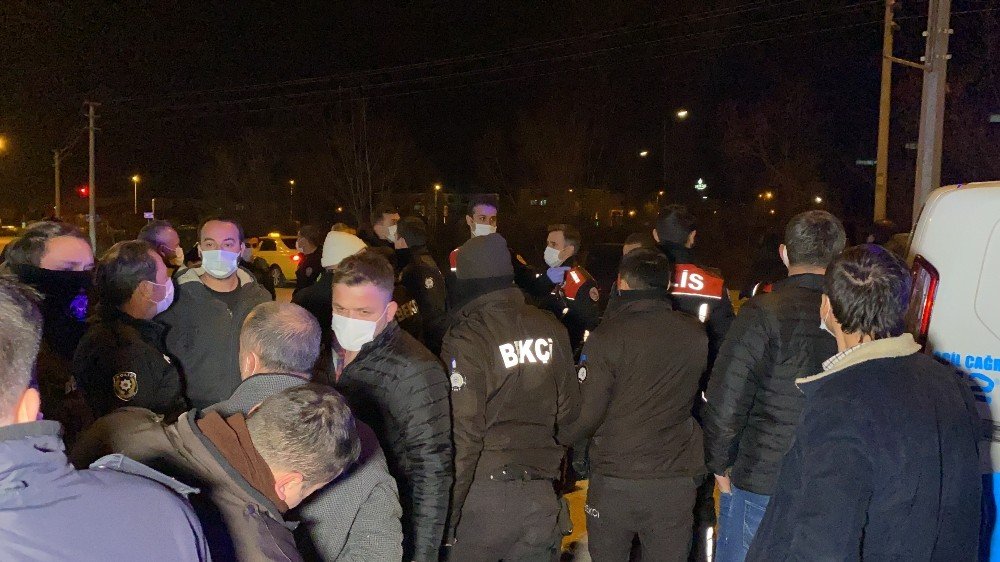 Kısıtlamada sokağa çıkan 3 şahıs ortalığı birbirine kattı! Çok sayıda kişi gözaltına alındı