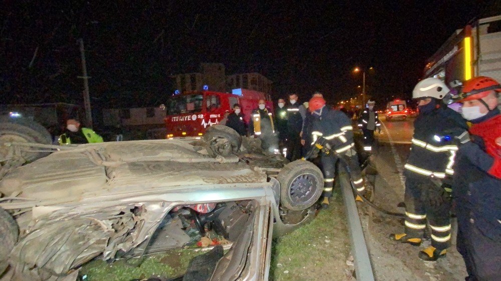 Düğünden dönen ailenin bulunduğu otomobil taklalar attı! 2’si ağır 4 yaralı