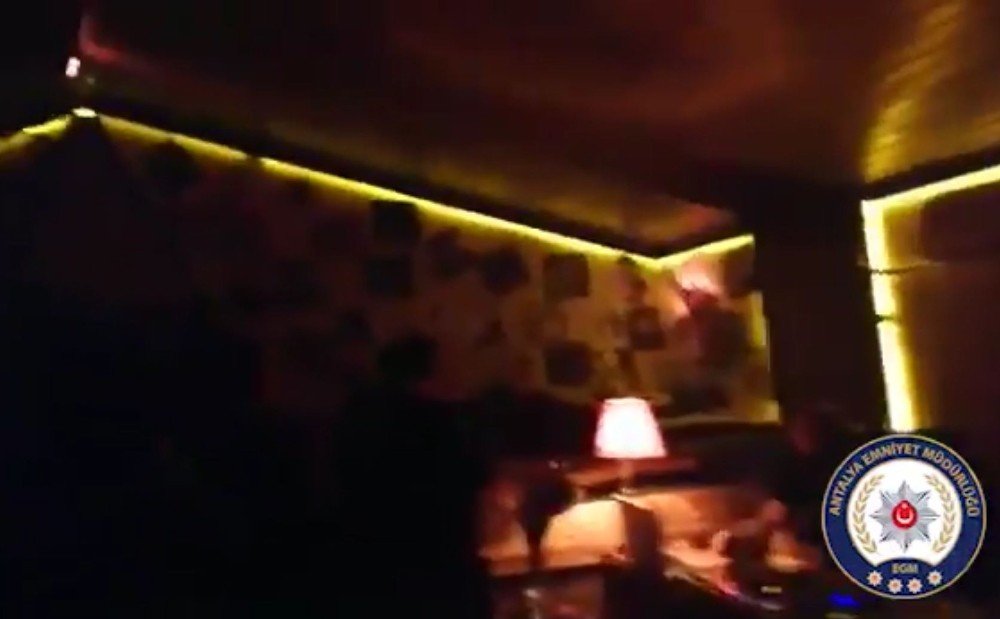 Kısıtlamada eğlenceye polis cezayı kesti