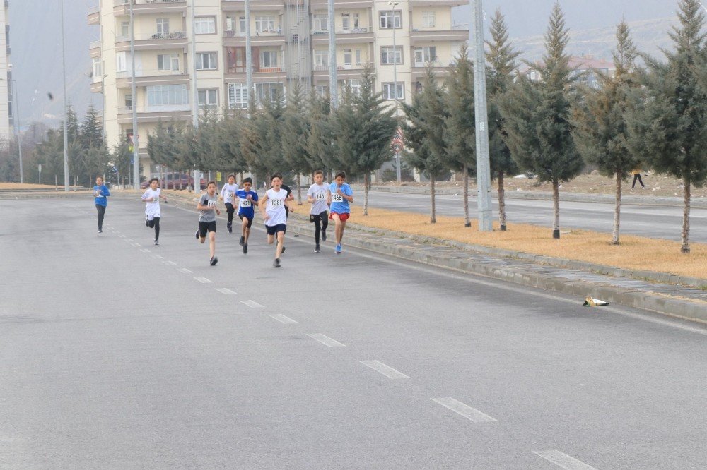 Konya ve Aksaray'daki grup müsabakalarına katılmak için mücadele ettiler