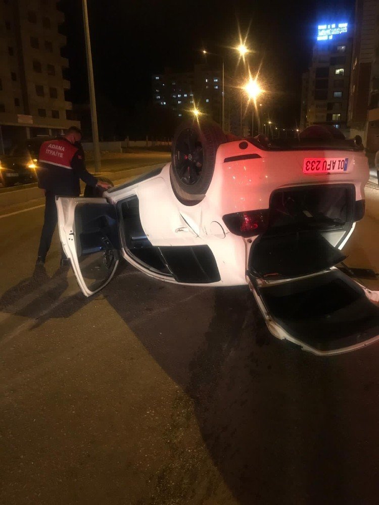 Refüje çarparak takla atan sürücü kazayı küçük sıyrıklarla atlattı