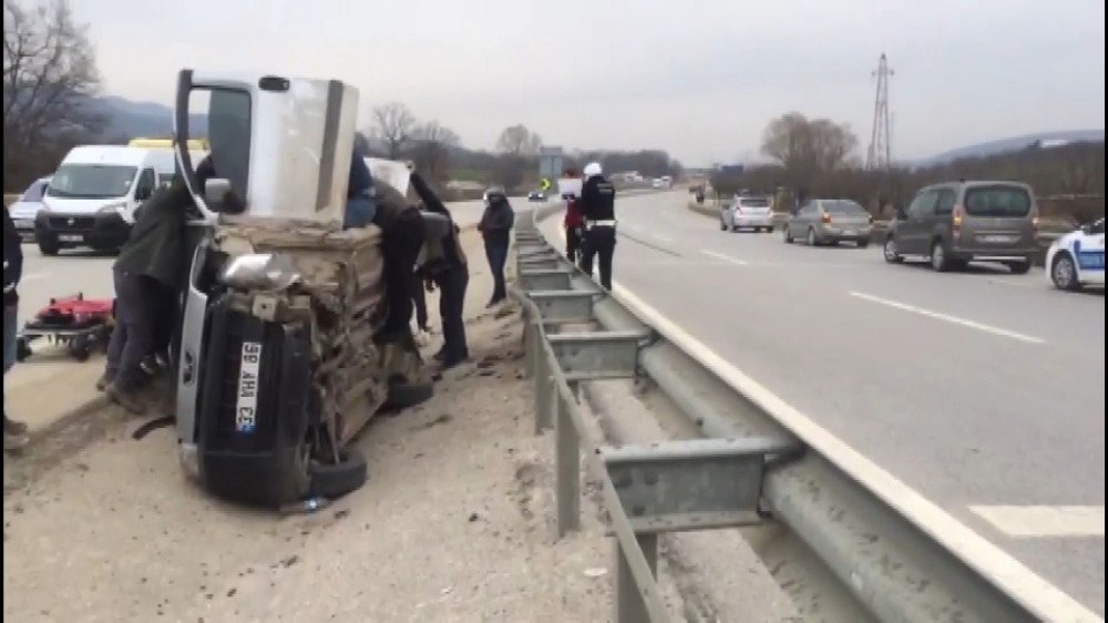 Tekerleği kopan araç taklalar attı! Sıkıştığı yerde dakikalarca kurtarılmayı bekledi
