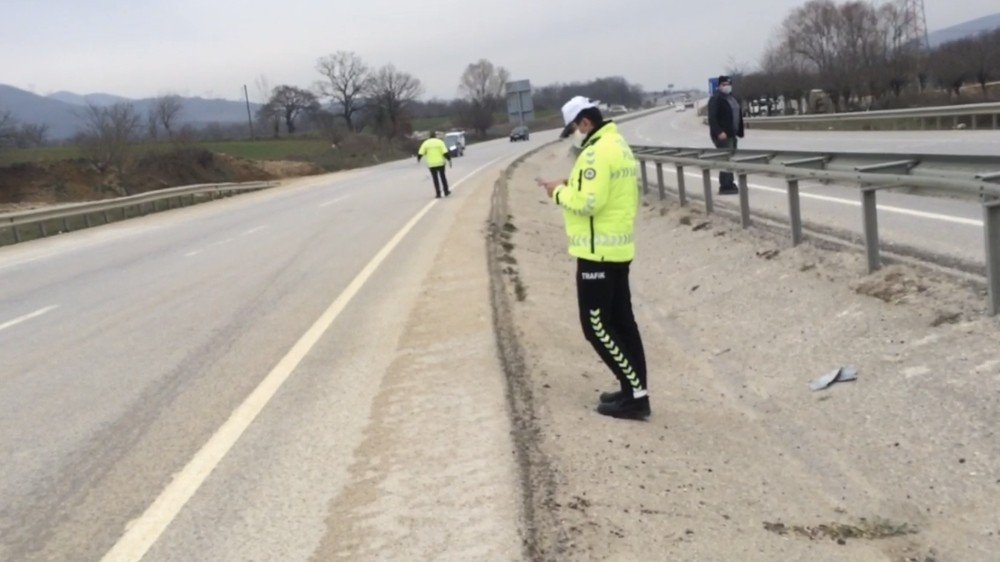 Tekerleği kopan araç taklalar attı! Sıkıştığı yerde dakikalarca kurtarılmayı bekledi