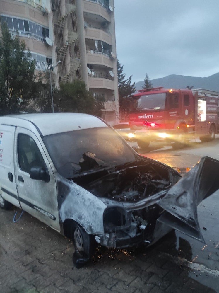 Tüp yüklü araç alev aldı! Mahalleli paniğe kapıldı