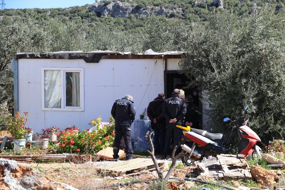 Konteynerde yaşayan yaşlı adam ölü bulundu! Hastaneye götürmek için gelen kızı şoka girdi