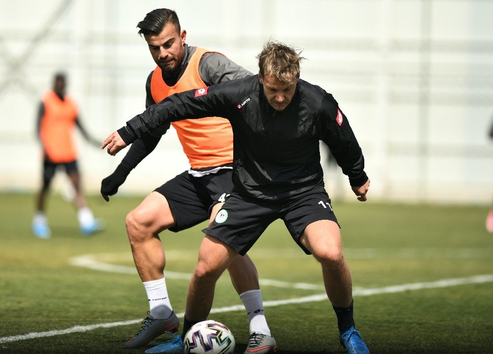 Konyaspor deplasmanda oynayacağı Kasımpaşa maçına hazırlanıyor