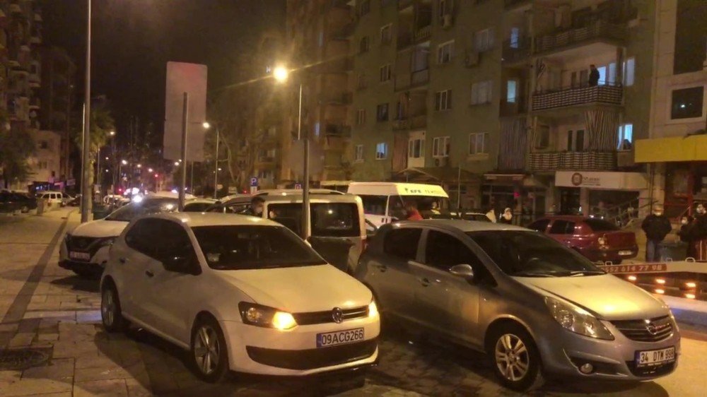 Önüne fırlayan köpeği ezmemek için otomobillere çarptı