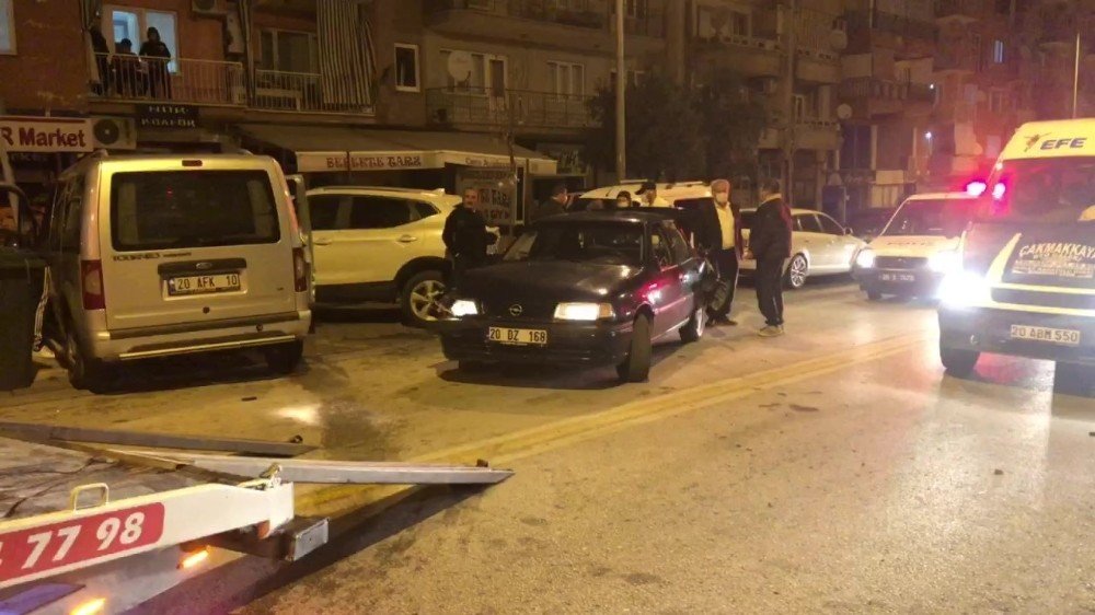 Önüne fırlayan köpeği ezmemek için otomobillere çarptı