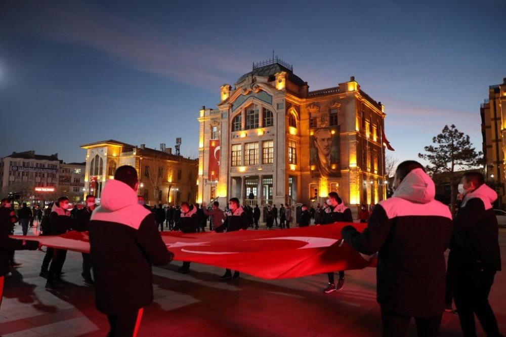 Aksaray cadde ve sokaklarında İstiklal Marşı yankılandı