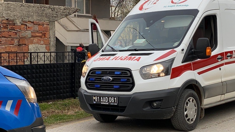 Arkadaşların maket bıçaklı kavgası kanlı bitti!