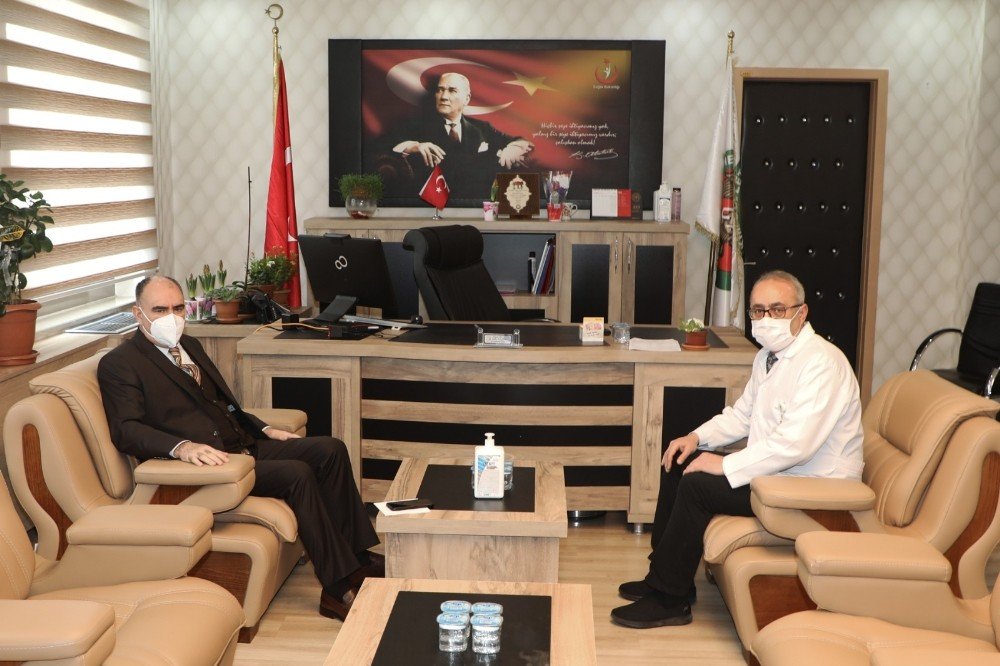 Kırmızı kategorideki Konya'da Vali Özkan pandemi hastanelerini inceledi!