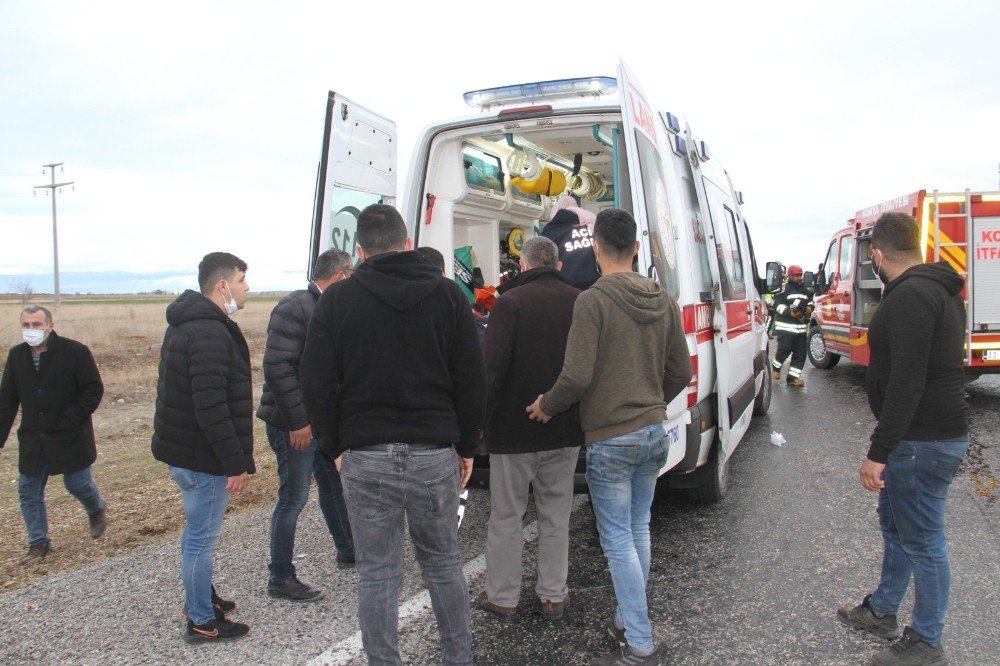 Konya'da tekstil İşçilerini taşıyan servis otomobille çarpıştı! 2 yaralı