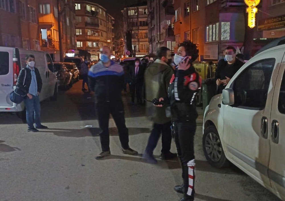 İki grubun satırlı kız kavgasında kan aktı