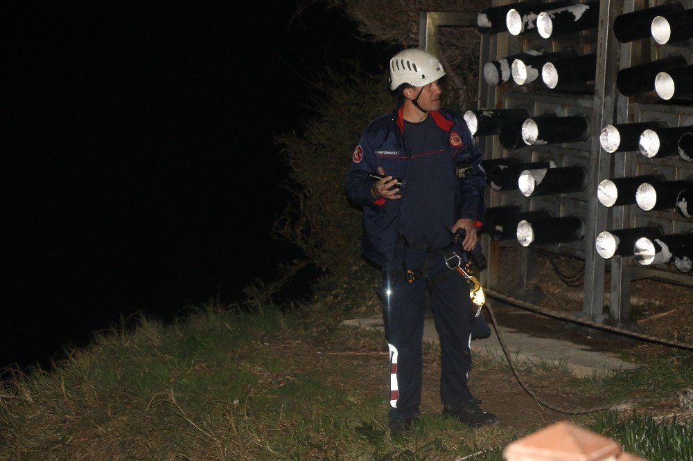 Kayıp gencin 4 gün sonra bulunan eşyaları umut oldu