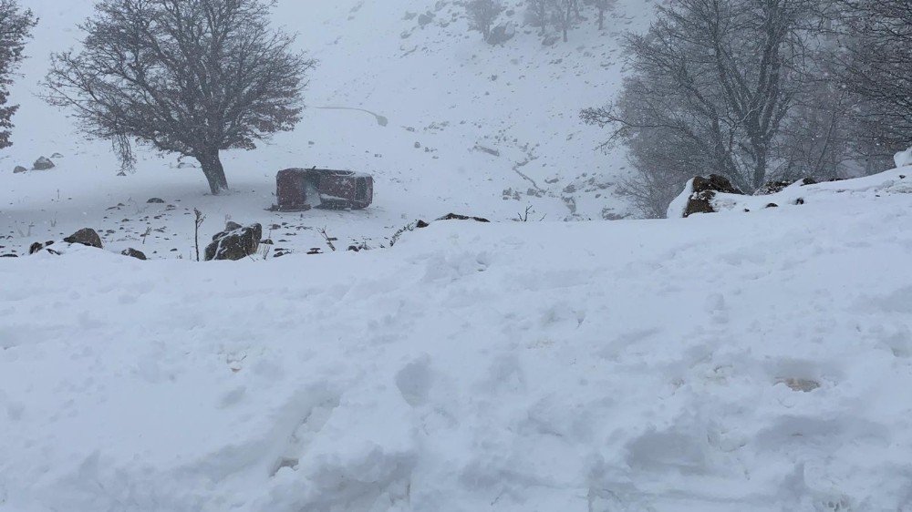 Konya’da otomobil şarampole yuvarlandı! 5 yaralı