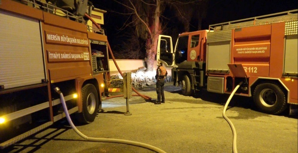 Alev alev yanan yurt binası büyük korku yaşattı