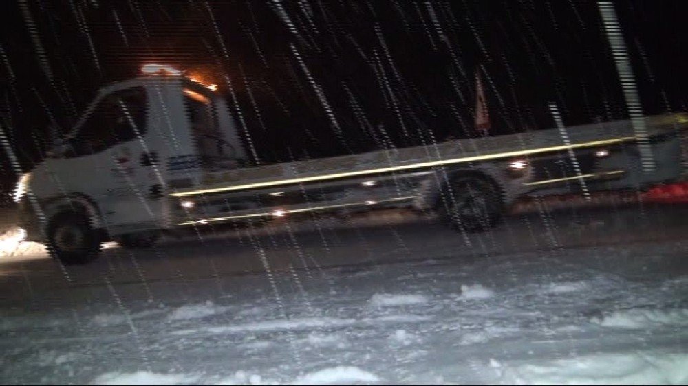 Konya - Antalya yolunda kar etkili oluyor