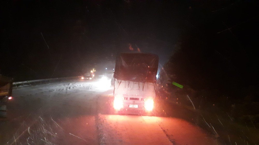 Konya - Antalya yolunda kar etkili oluyor