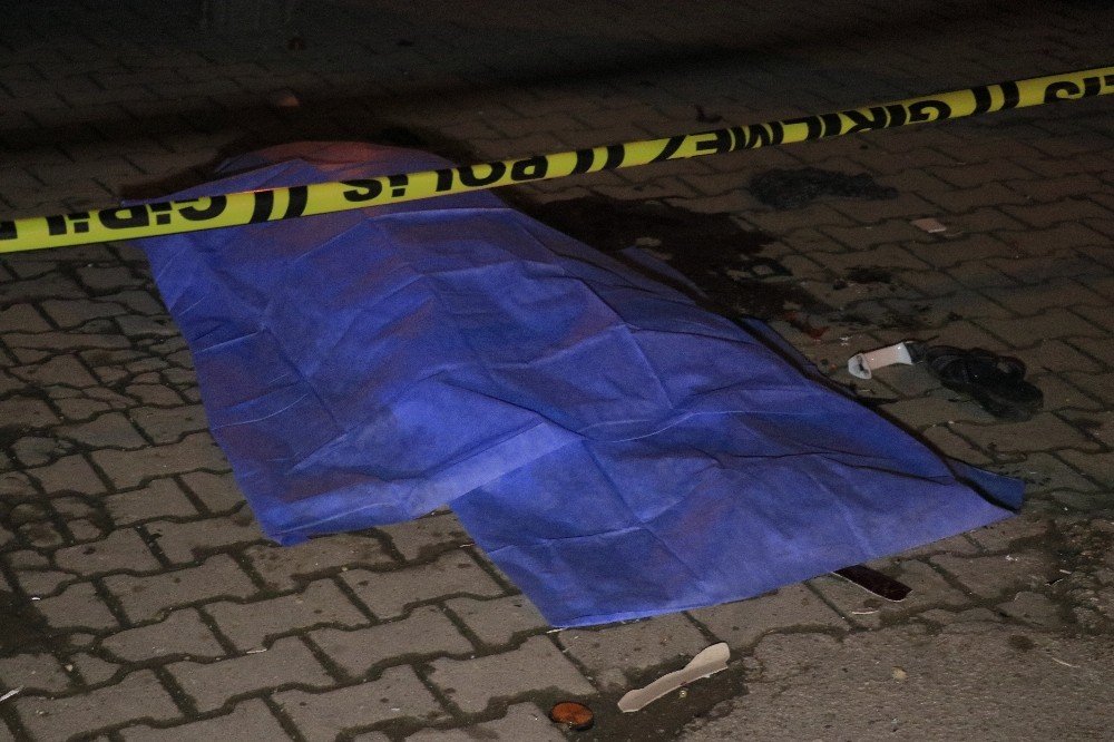 Otomobil motosikletle çarpıştı! 1 ölü 1 ağır yaralı