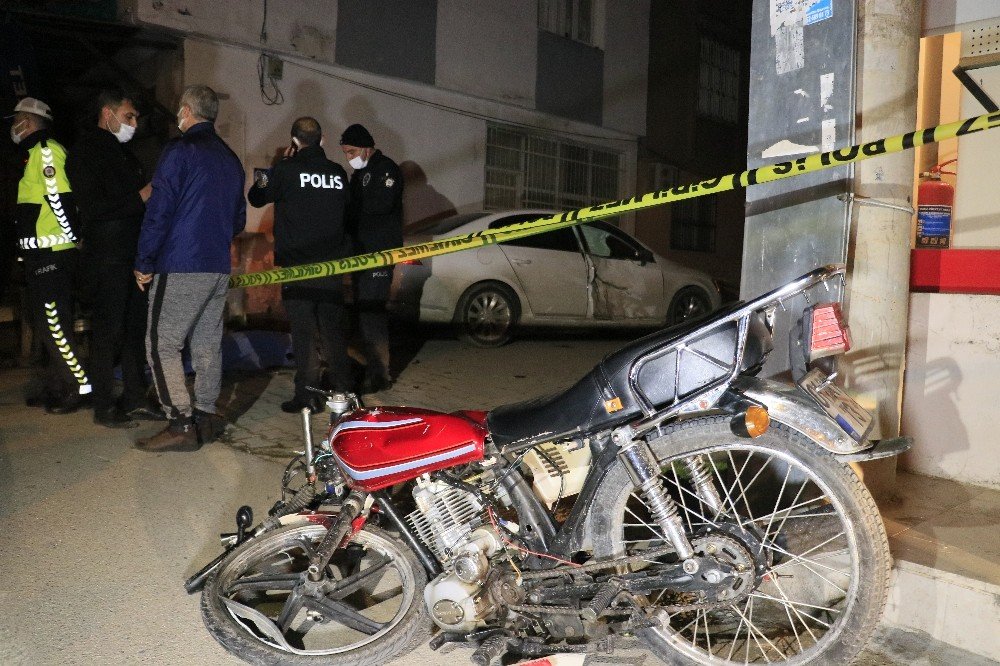 Otomobil motosikletle çarpıştı! 1 ölü 1 ağır yaralı