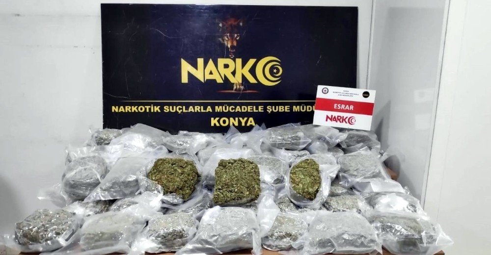 Konya’da boş tır dorsesinde çadıra gizlenmiş 32 kilo 450 gram esrar yakalandı