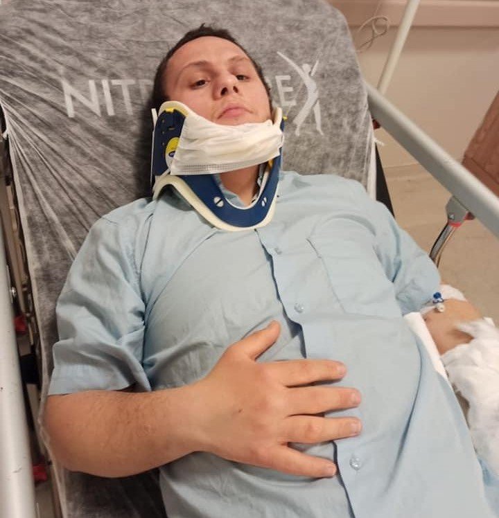 Ambulansın çarptığı down sendromlu şahıs metrelerce sürüklendi