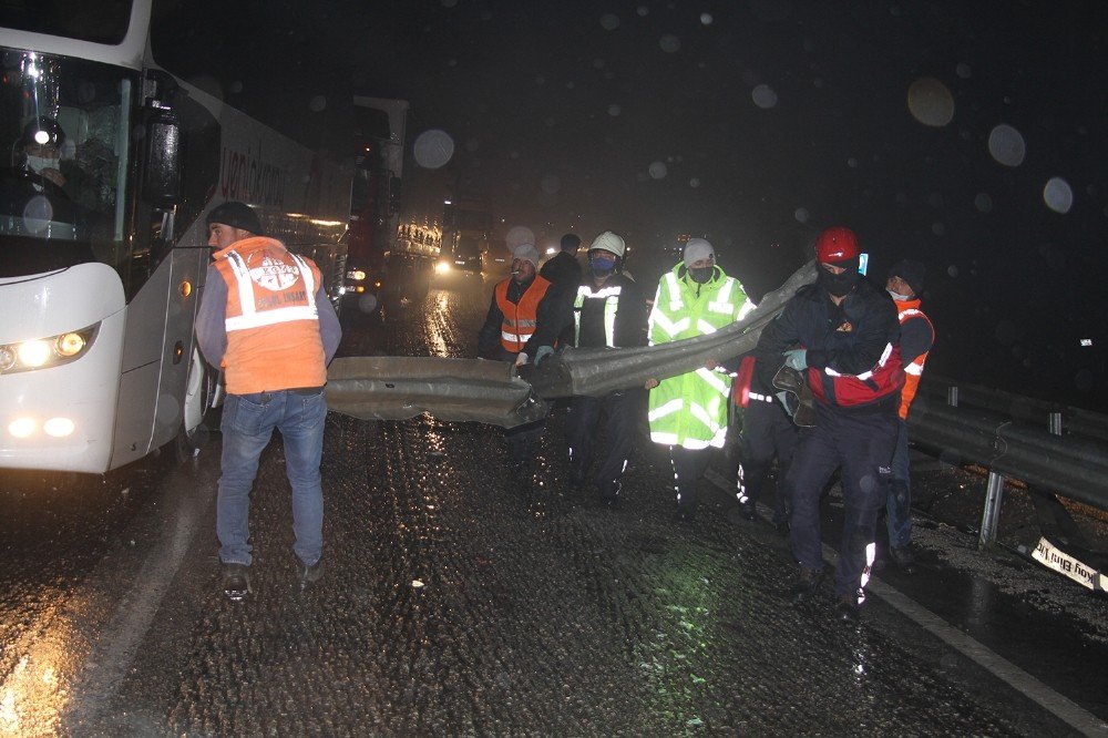 Feci kazada 2 kardeş ağır yaralandı! Tır şarampole devrildi kupası ikiye bölündü