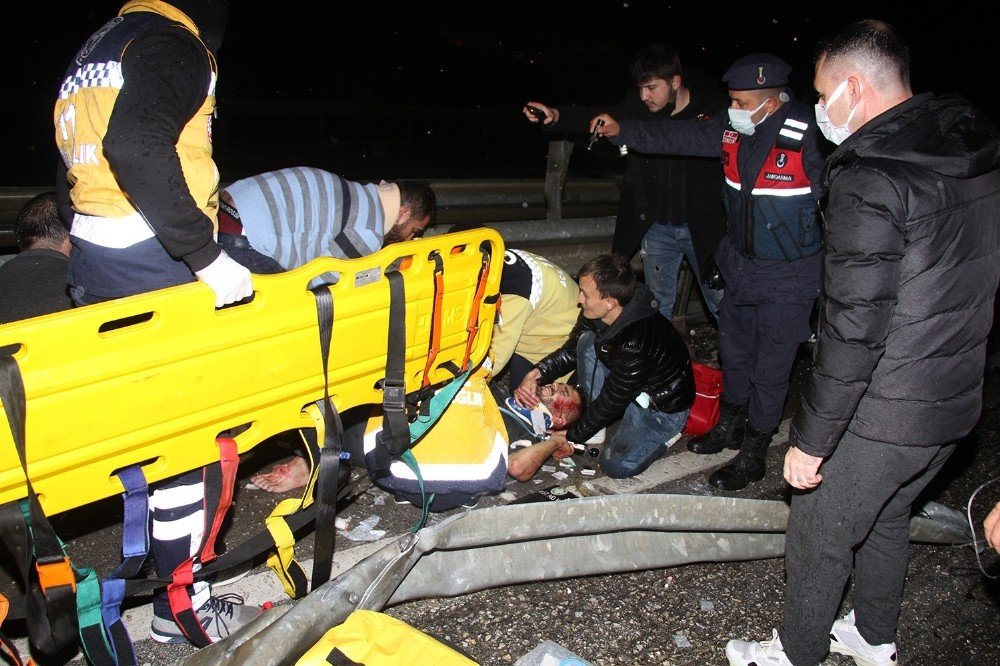 Feci kazada 2 kardeş ağır yaralandı! Tır şarampole devrildi kupası ikiye bölündü