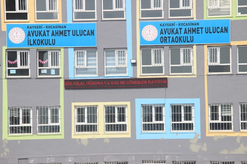 Vakaların hızla arttığı ilkokulda uzaktan eğitim kararı alındı