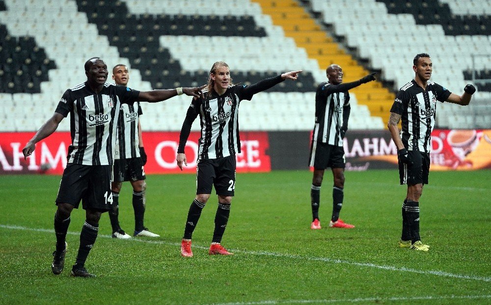 Beşiktaş - Fenerbahçe derbisi beraberlikle tamamlandı