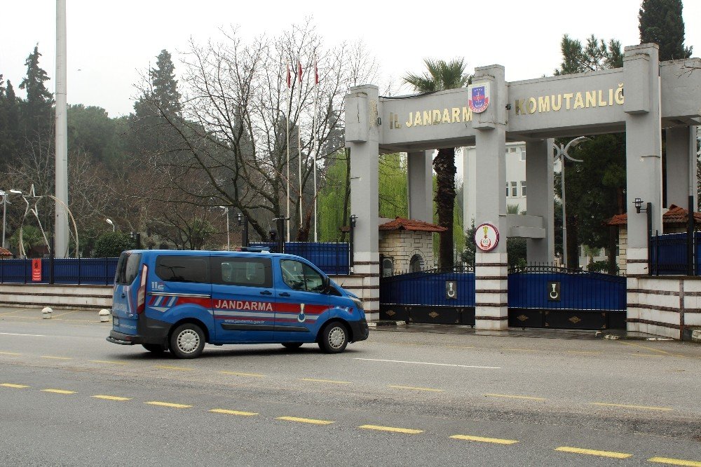 Manisa'da sosyal medya üzerinden terör propagandası yapan 3 kişi gözaltına alındı